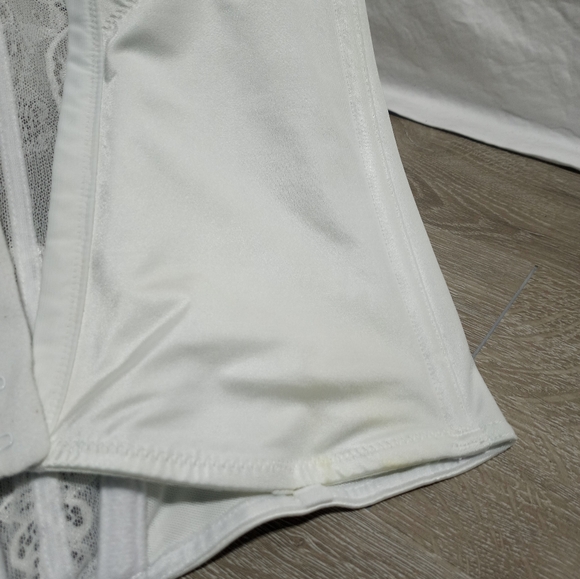 Cassandra Intimates White Lace Corset Size 34D - Picture 9 of 9